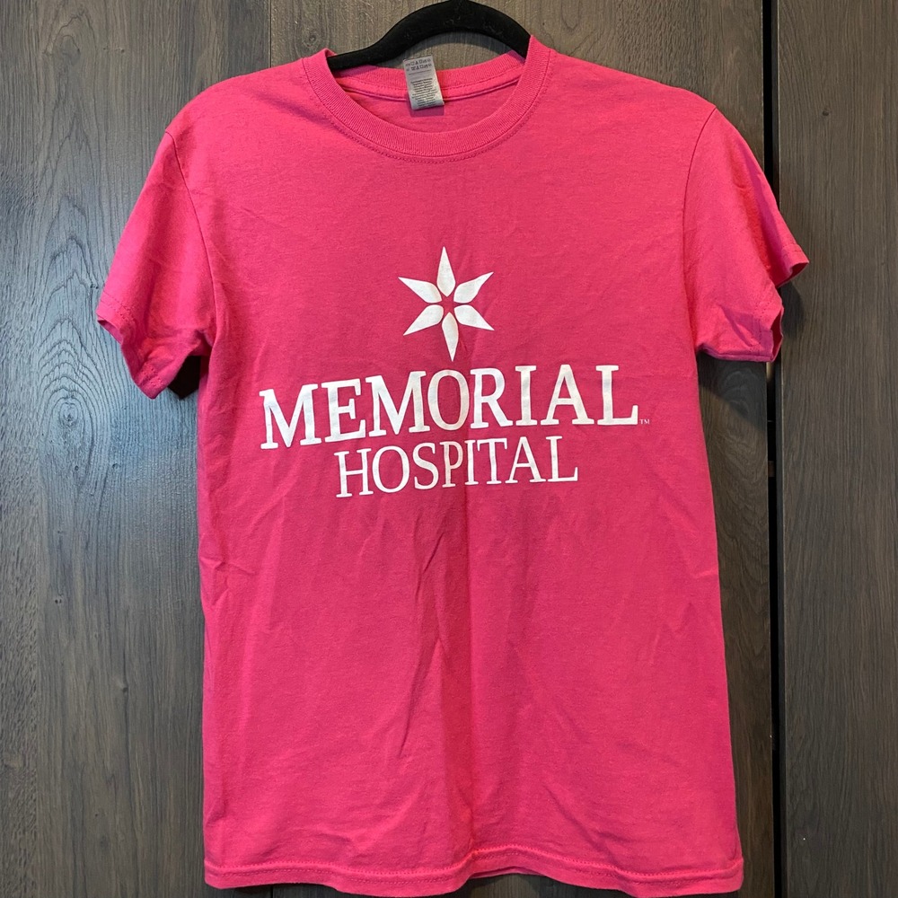 Gildan Memorial Hospital Graphic T-Shirt Pink Short Sleeve DryBlend Womens Small